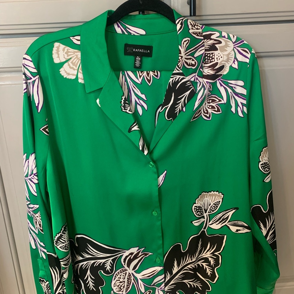 Beautiful floral blouse by Raffaella in size XL